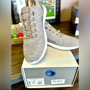 Brand new, never worn Peter Millar Hyper Light Glide 20S.